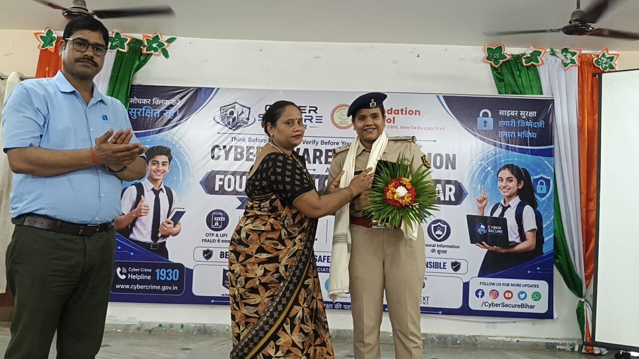 Honoring Police Officials During Cyber Safety Workshop